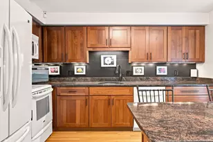 2002 Pheasant Creek Ln, Peabody, MA 01960 - Photo 2