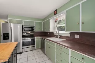 25 Wilson St, Beverly, MA 01915 - Photo 10