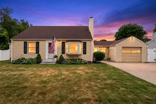 25 Wilson St, Beverly, MA 01915 - Photo 2