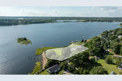 12 Riverside Dr, Berkley, MA 02779 - Photo 2