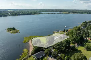 12 Riverside Dr, Berkley, MA 02779 - Photo 2