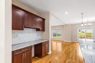 102 Hunting Hill Dr, Cumberland, RI 02864 - Photo 8