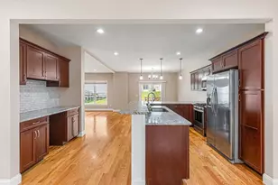 102 Hunting Hill Dr, Cumberland, RI 02864 - Photo 6