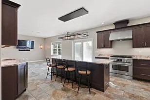 9 Marshall Cir, Peabody, MA 01960 - Photo 2