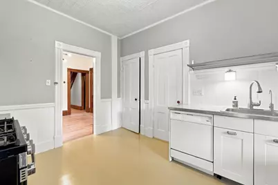 42 Clinton Ave, Holyoke, MA 01040 - Photo 20