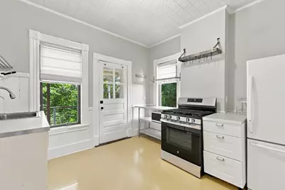 42 Clinton Ave, Holyoke, MA 01040 - Photo 14