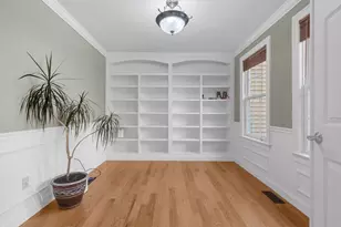 21 Manchester Pl, Natick, MA 01760 - Photo 10