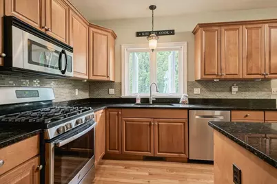 24 Monroe St, Amesbury, MA 01913 - Photo 10