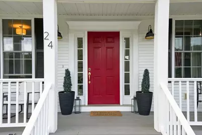 24 Monroe St, Amesbury, MA 01913 - Photo 2