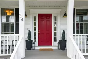 24 Monroe St, Amesbury, MA 01913 - Photo 2
