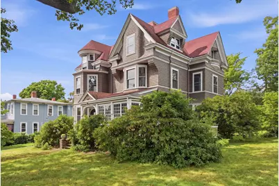 25 Avon St, Wakefield, MA 01880 - Photo 2