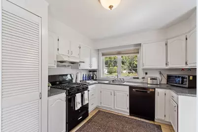 713 E Merrimack Street, Lowell, MA 01852 - Photo 16