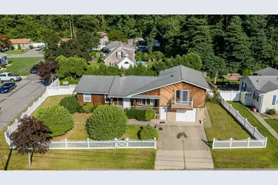 861 Pine Hill Dr, New Bedford, MA 02745 - Photo 2