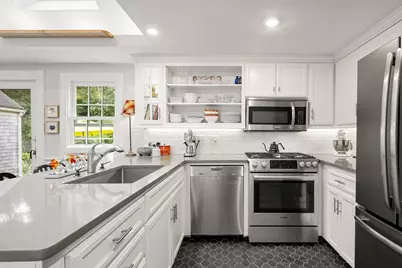18 Manor Dr, Sandwich, MA 02537 - Photo 8