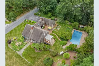 18 Manor Dr, Sandwich, MA 02537 - Photo 2