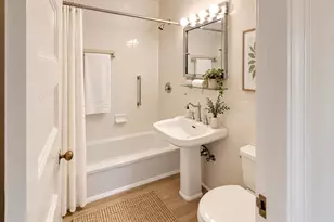 1070 Beacon St, Brookline, MA 02446 - Photo 8