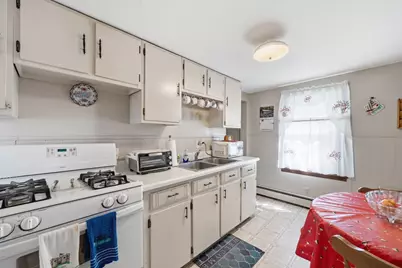 37 Howard St, Chicopee, MA 01013 - Photo 20