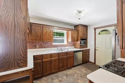 42 Lakeview Dr, West Brookfield, MA 01585 - Photo 6
