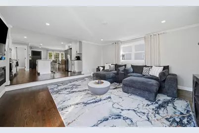 107 New York St, Lowell, MA 01854 - Photo 8