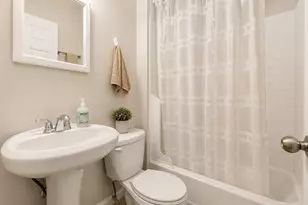 28 Phillips St, Boston, MA 02114 - Photo 10