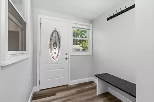 2 Ash St, Amesbury, MA 01913 - Photo 4