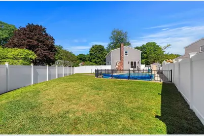 2 Ash St, Amesbury, MA 01913 - Photo 4