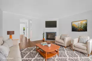 28 Admirals Wy, Chelsea, MA 02150 - Photo 2