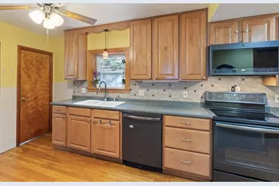 66 Edgemere Rd, Lynn, MA 01904 - Photo 14