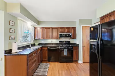 19 Old Barn Road, West Springfield, MA 01089 - Photo 8