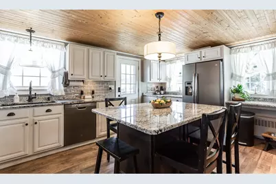 71 Sycamore St, Swansea, MA 02777 - Photo 8