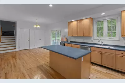 352 Grafton St, Shrewsbury, MA 01545 - Photo 8