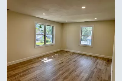 37 Karen St, Lowell, MA 01851 - Photo 10