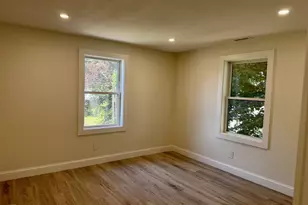 37 Karen St, Lowell, MA 01851 - Photo 10