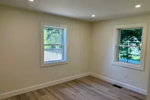 37 Karen St, Lowell, MA 01851 - Photo 12