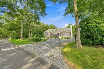 125 Mayflower Ln, Tisbury, MA 02568 - Photo 2