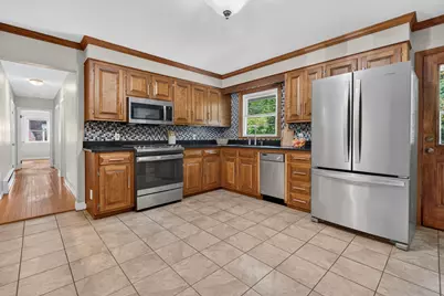 43 Madison St, Amesbury, MA 01913 - Photo 6