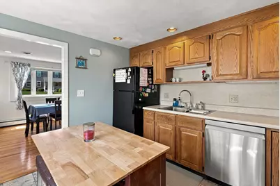 11 Marlboro Rd, Woburn, MA 01801 - Photo 8