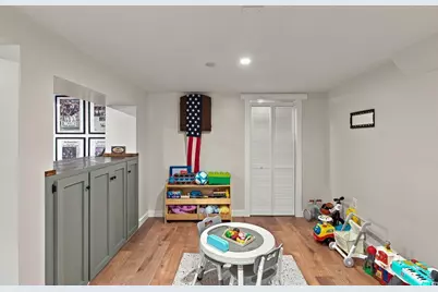 11 Marlboro Rd, Woburn, MA 01801 - Photo 22