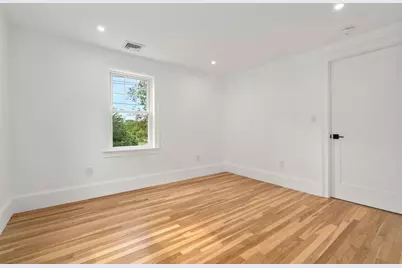 46 Myrtle St, Newton, MA 02465 - Photo 22