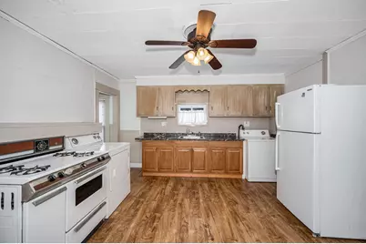 17 Coral St, Lowell, MA 01851 - Photo 4