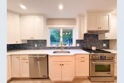 105 Dogwood, Fairhaven, MA 02719 - Photo 12