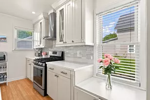 27 Elm St, Ludlow, MA 01056 - Photo 14