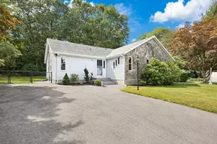31 Acorn Dr, Randolph, MA 02368 - Photo 1