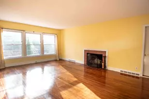 92 Cottage St, Greenfield, MA 01301 - Photo 4