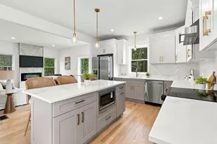38 Elmwood St, Salisbury, MA 01952 - Photo 4