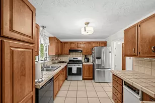 7 Balsam Dr, Townsend, MA 01469 - Photo 4