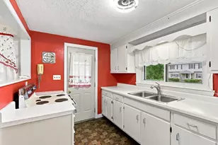 36 Silver Lake Dr, Agawam, MA 01001 - Photo 8