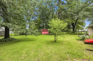 36 Silver Lake Dr, Agawam, MA 01001 - Photo 36