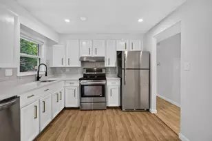 17 Grover St, Beverly, MA 01915 - Photo 6