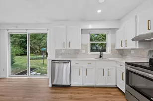 17 Grover St, Beverly, MA 01915 - Photo 8
